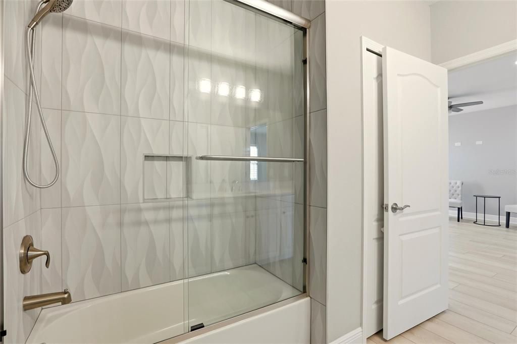 For Rent: $2,950 (3 beds, 2 baths, 2262 Square Feet)