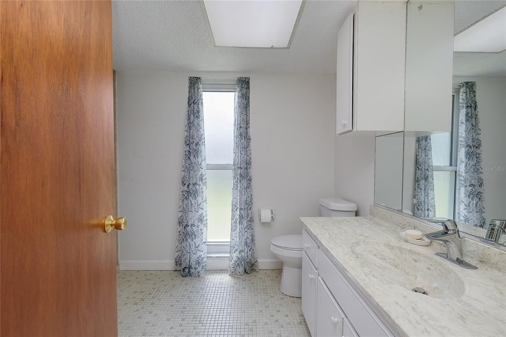 En Venta: $339,000 (3 camas, 2 baños, 1832 Pies cuadrados)