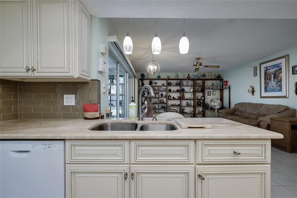 En Venta: $339,000 (3 camas, 2 baños, 1832 Pies cuadrados)