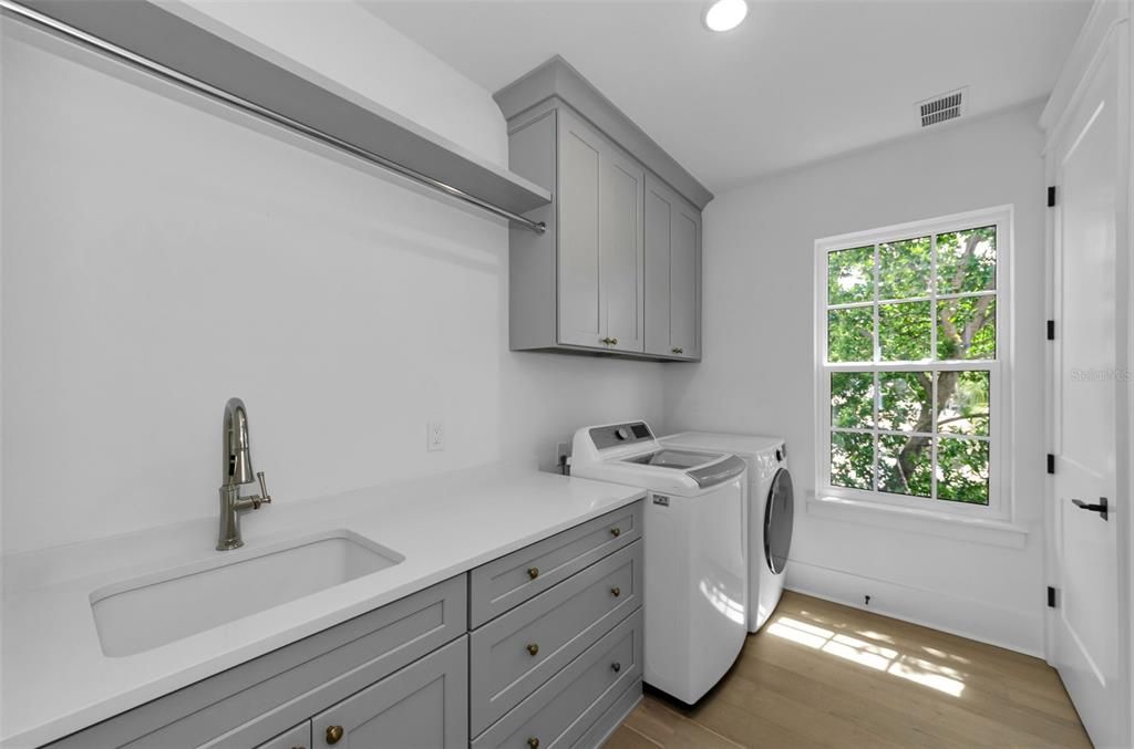 Active With Contract: $1,495,000 (4 beds, 3 baths, 2862 Square Feet)