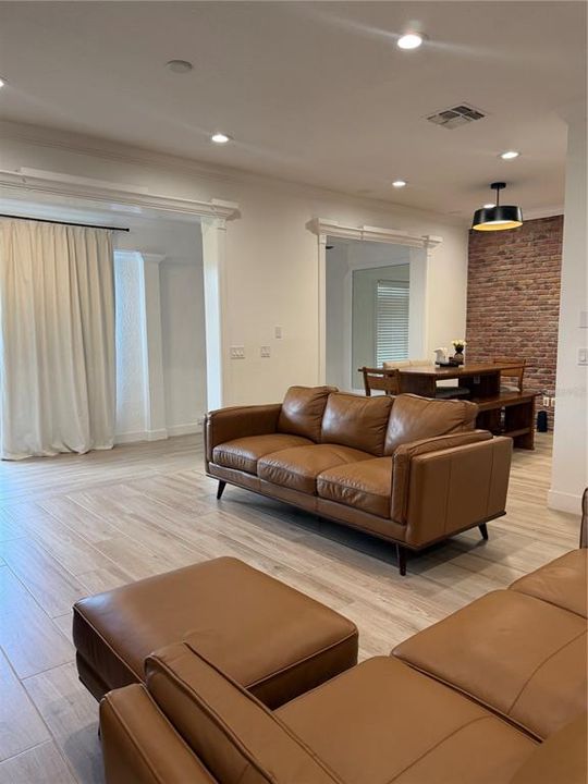 For Sale: $385,000 (3 beds, 2 baths, 2024 Square Feet)