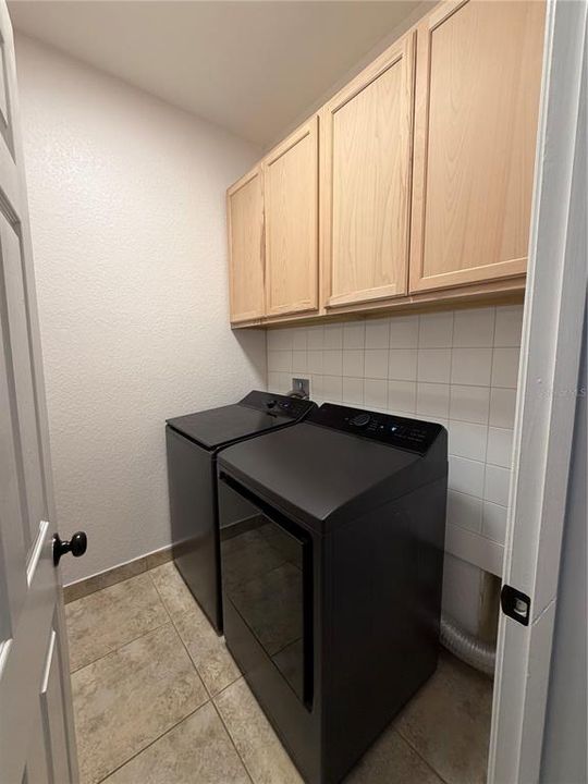 For Sale: $385,000 (3 beds, 2 baths, 2024 Square Feet)