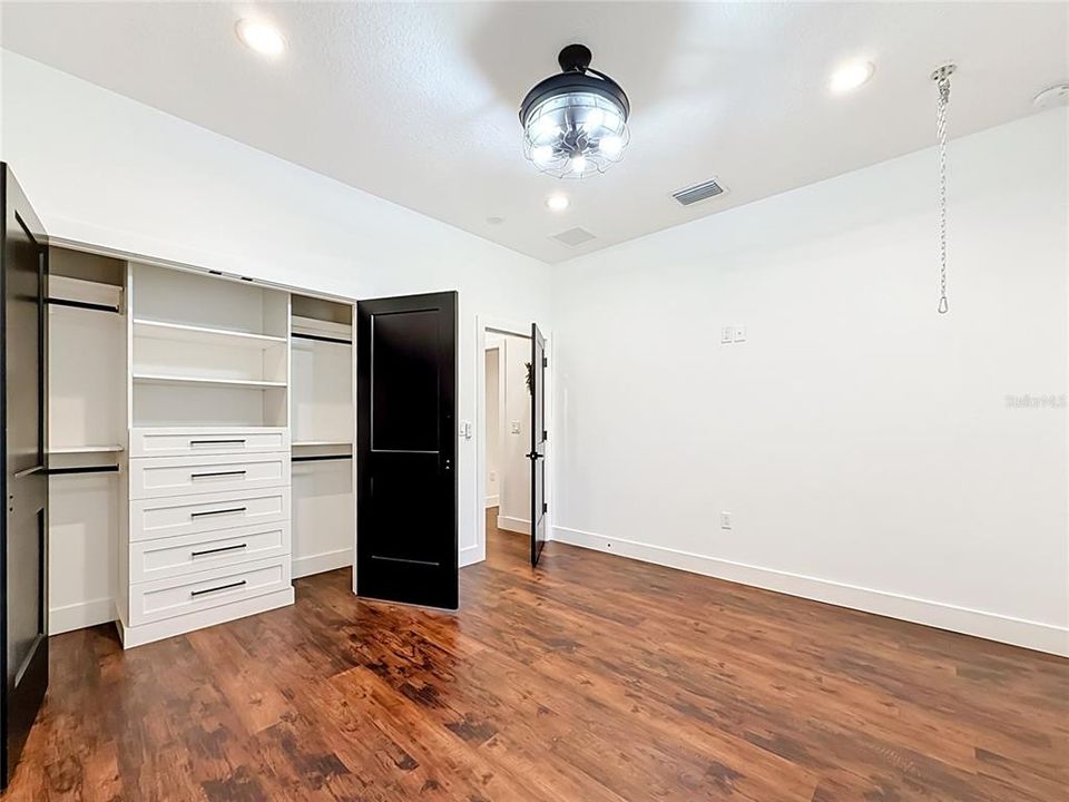 For Sale: $715,000 (4 beds, 2 baths, 2092 Square Feet)