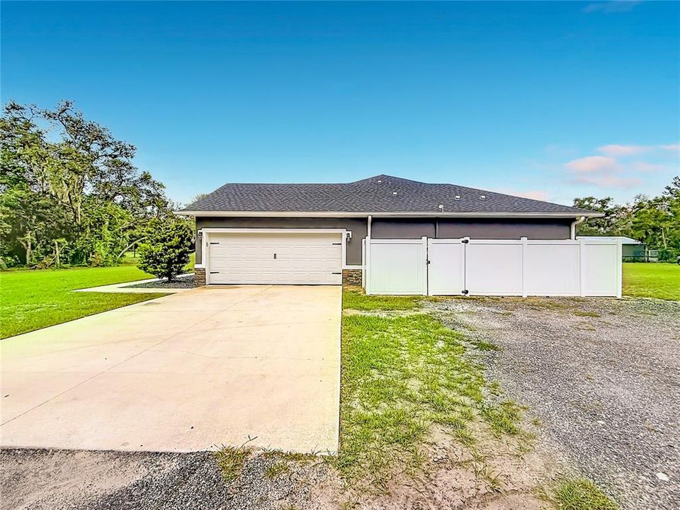 For Sale: $715,000 (4 beds, 2 baths, 2092 Square Feet)
