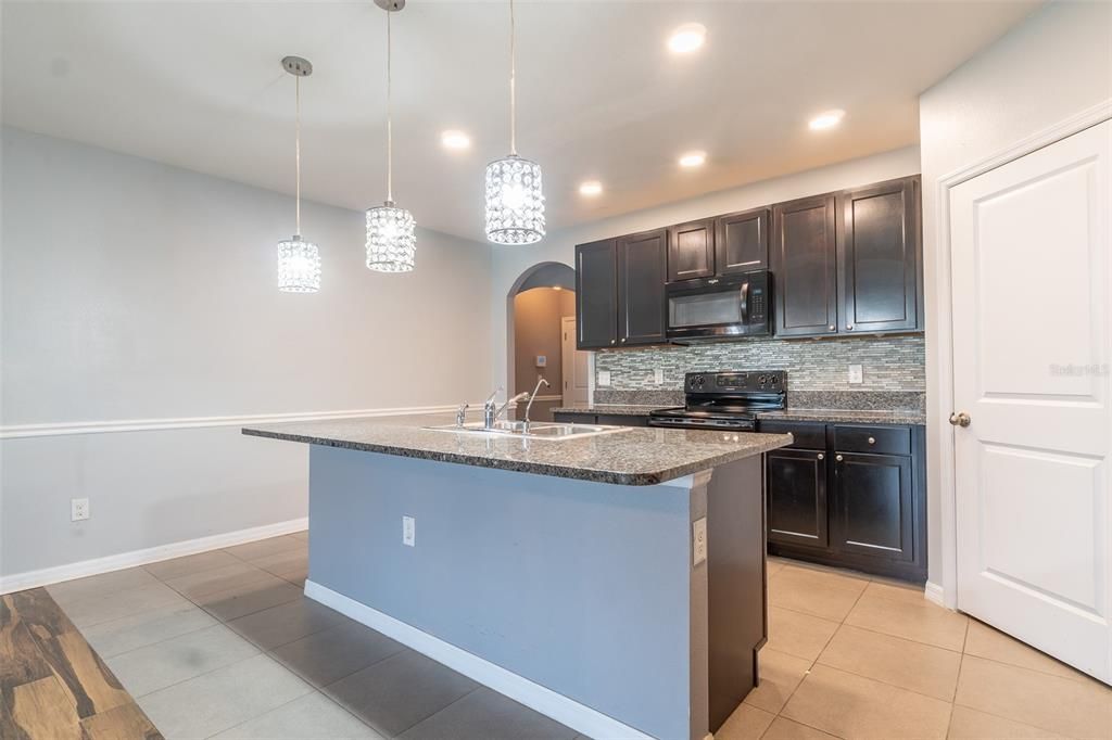 For Sale: $349,000 (4 beds, 2 baths, 1846 Square Feet)