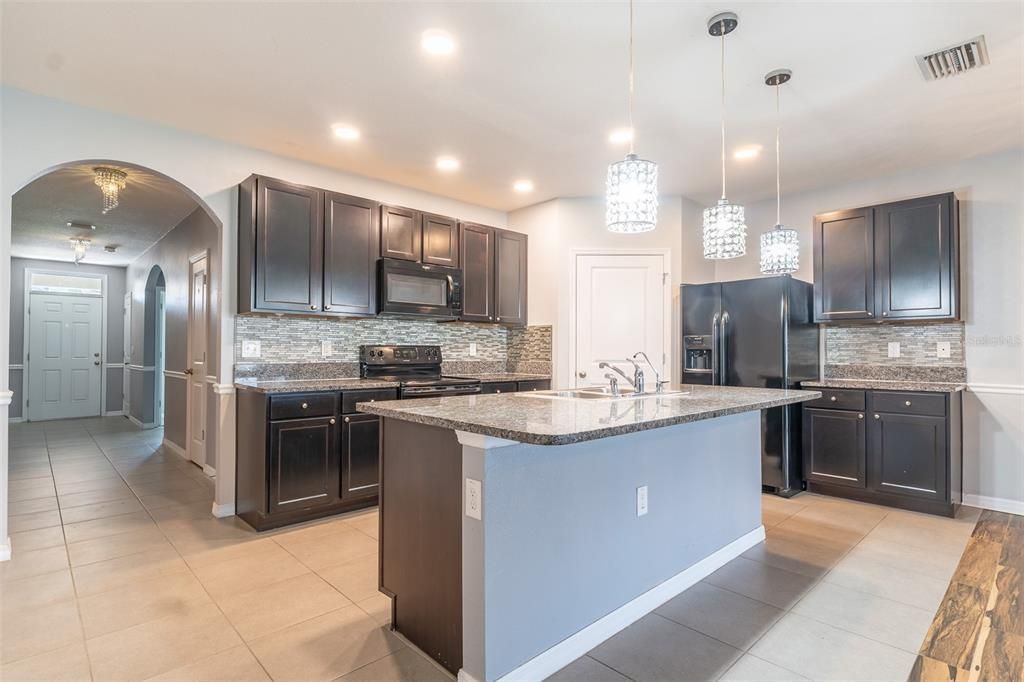 For Sale: $349,000 (4 beds, 2 baths, 1846 Square Feet)