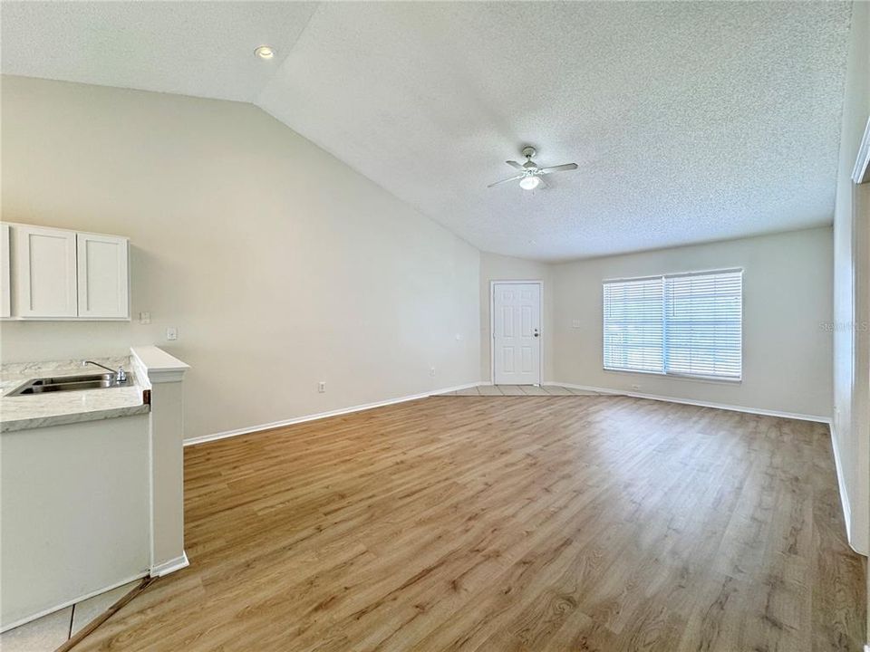 В аренду: $1,295 (2 спален, 2 ванн, 840 Квадратных фут)