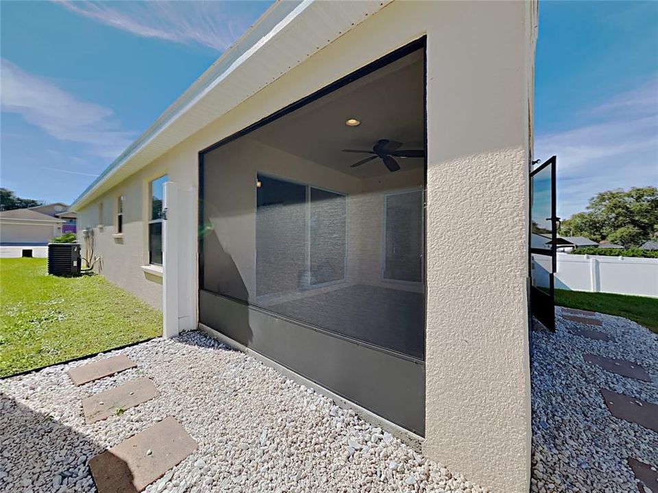 For Rent: $2,105 (3 beds, 2 baths, 1566 Square Feet)