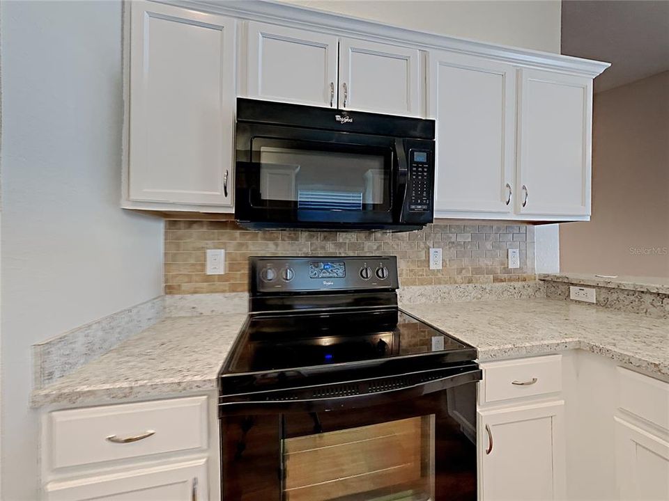 For Rent: $2,105 (3 beds, 2 baths, 1566 Square Feet)