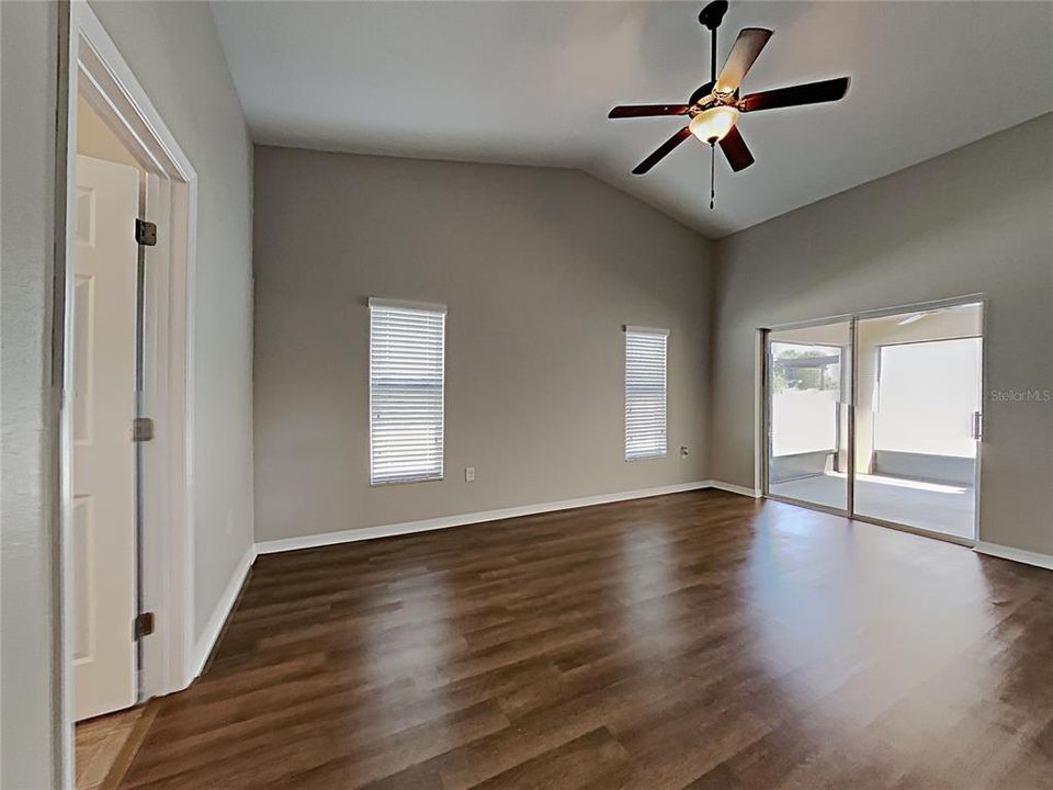 For Rent: $2,105 (3 beds, 2 baths, 1566 Square Feet)