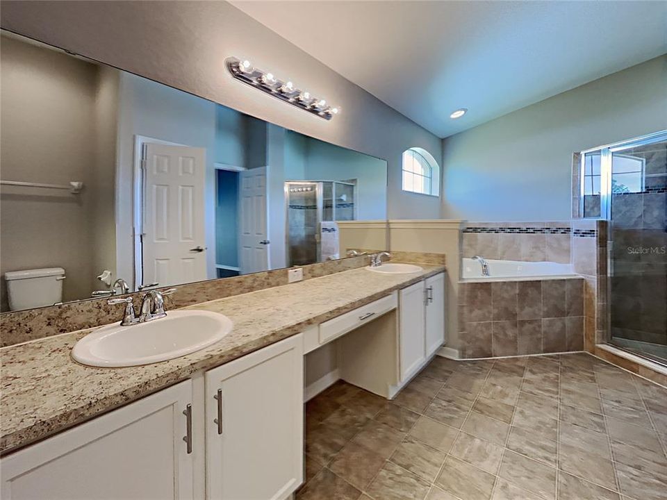 For Rent: $2,105 (3 beds, 2 baths, 1566 Square Feet)