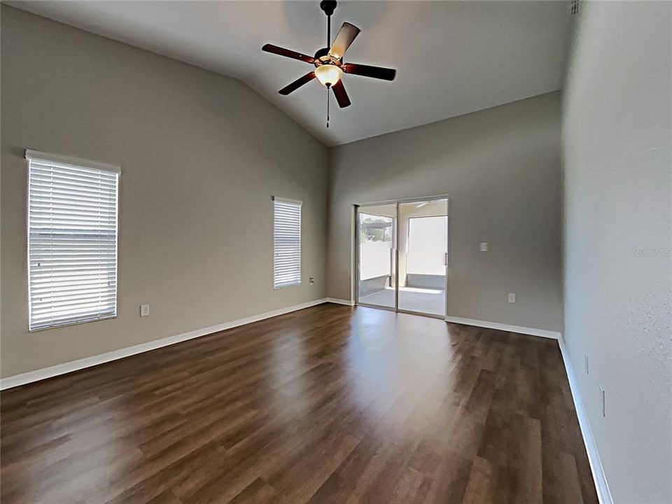 For Rent: $2,105 (3 beds, 2 baths, 1566 Square Feet)