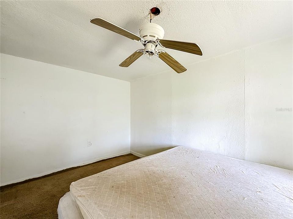 For Sale: $230,000 (3 beds, 3 baths, 1384 Square Feet)