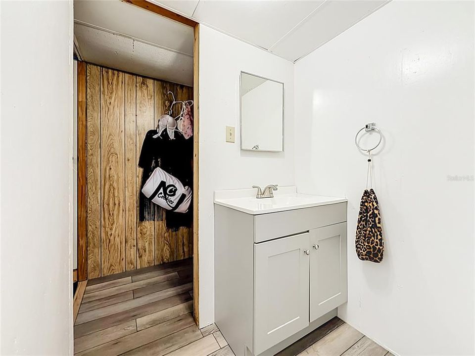 For Sale: $230,000 (3 beds, 3 baths, 1384 Square Feet)