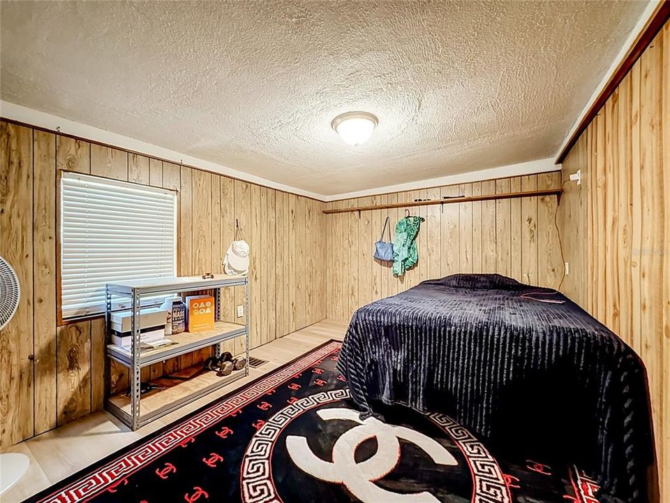 For Sale: $230,000 (3 beds, 3 baths, 1384 Square Feet)