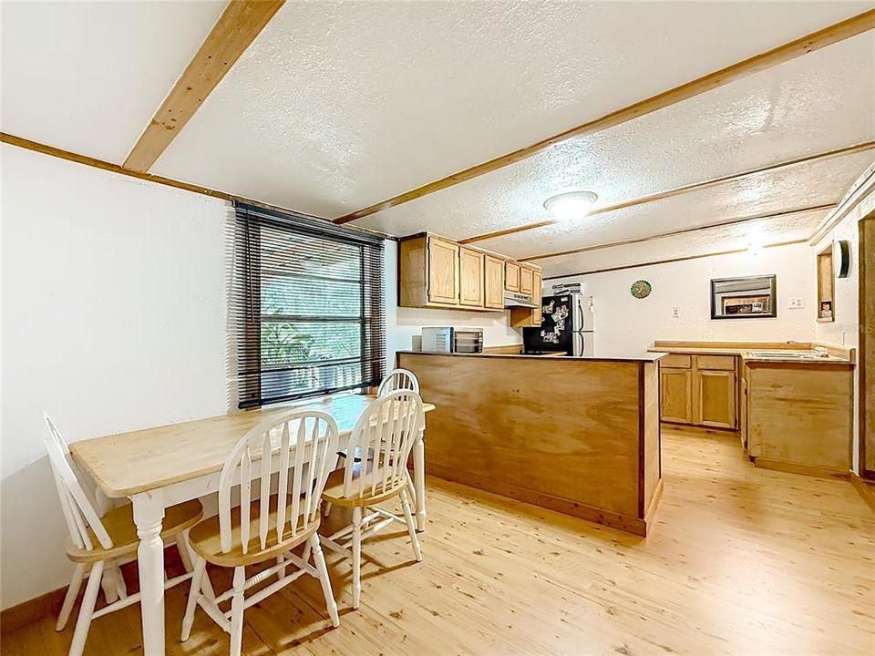 For Sale: $230,000 (3 beds, 3 baths, 1384 Square Feet)