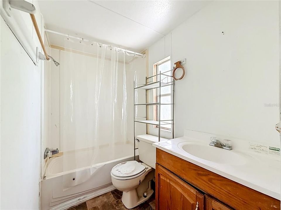 For Sale: $230,000 (3 beds, 3 baths, 1384 Square Feet)