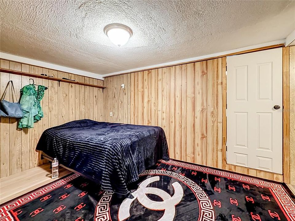 For Sale: $230,000 (3 beds, 3 baths, 1384 Square Feet)