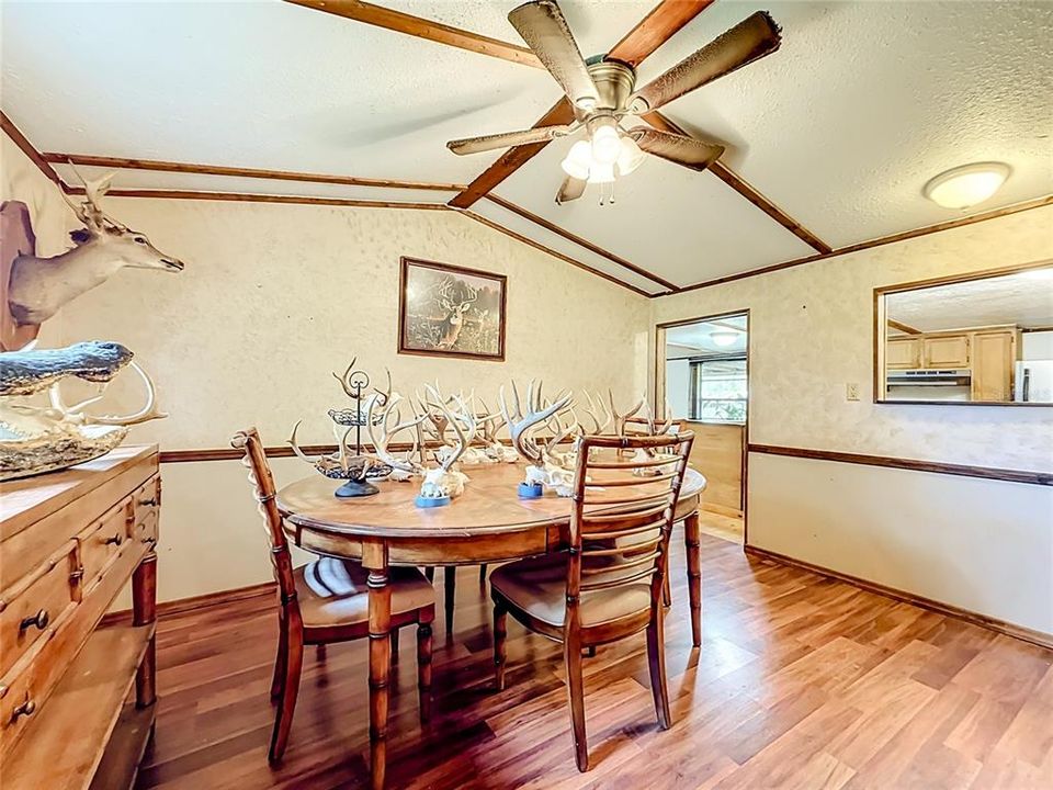 For Sale: $230,000 (3 beds, 3 baths, 1384 Square Feet)