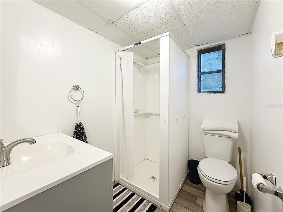 For Sale: $230,000 (3 beds, 3 baths, 1384 Square Feet)