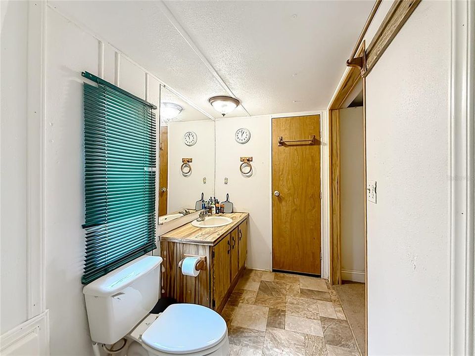 For Sale: $230,000 (3 beds, 3 baths, 1384 Square Feet)