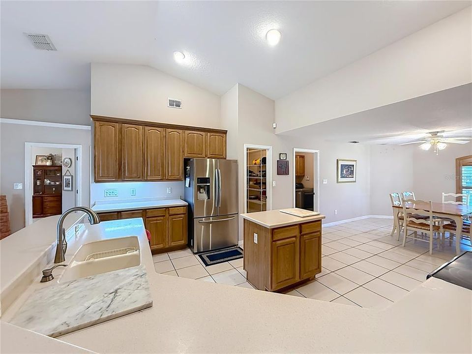 На продажу: $459,900 (3 спален, 2 ванн, 2300 Квадратных фут)