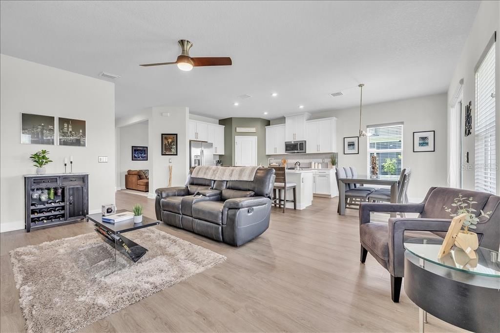 En Venta: $349,500 (3 camas, 2 baños, 1823 Pies cuadrados)
