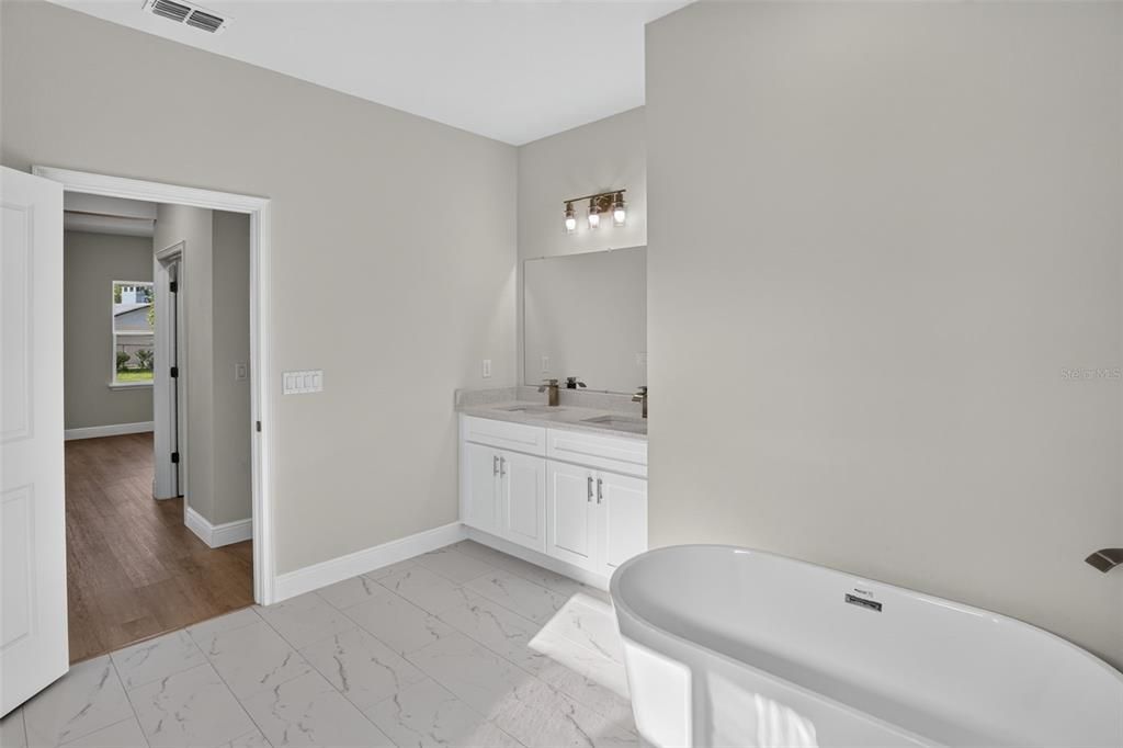 For Sale: $284,900 (4 beds, 3 baths, 1865 Square Feet)