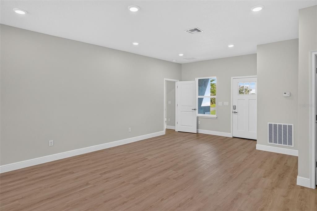 For Sale: $284,900 (4 beds, 3 baths, 1865 Square Feet)
