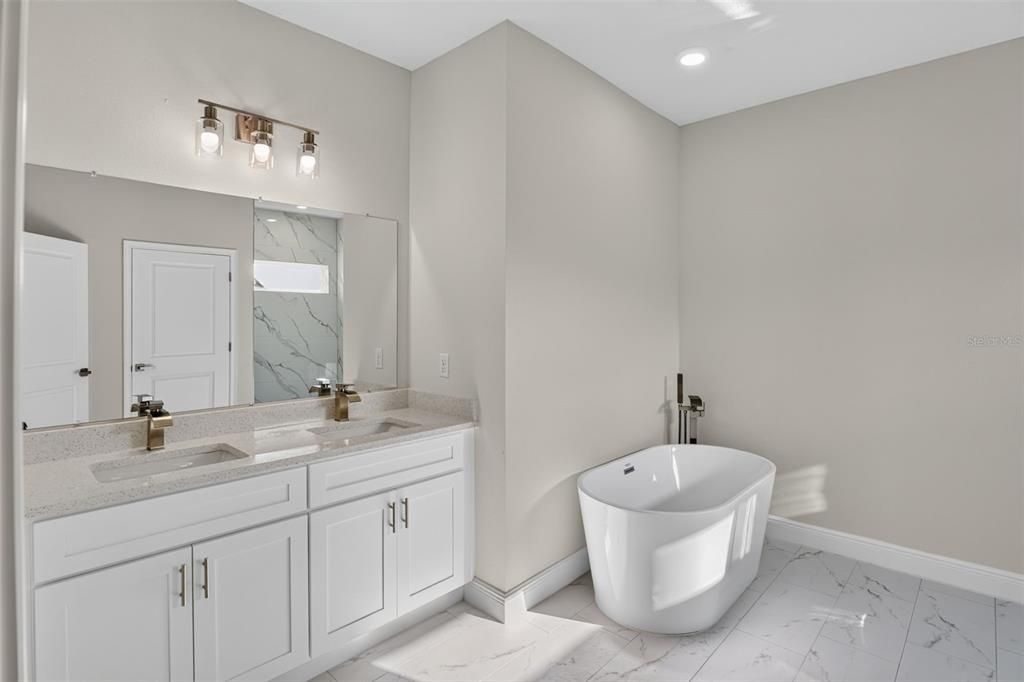 For Sale: $284,900 (4 beds, 3 baths, 1865 Square Feet)