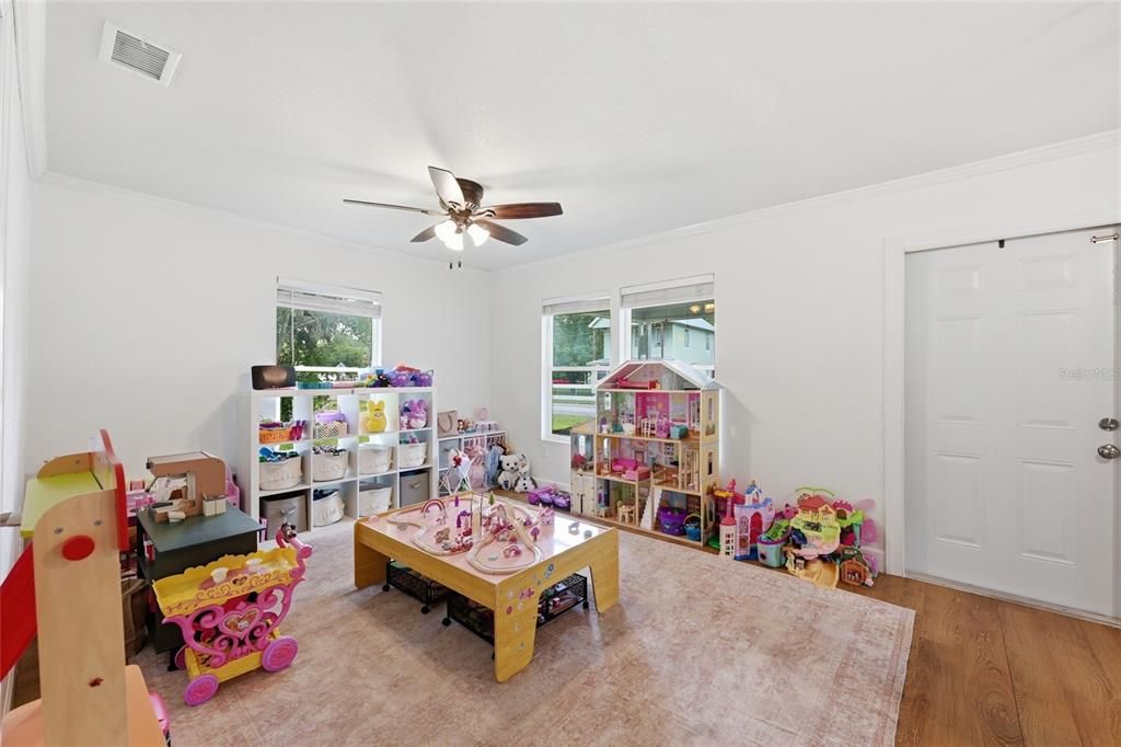 For Sale: $170,000 (2 beds, 1 baths, 1166 Square Feet)