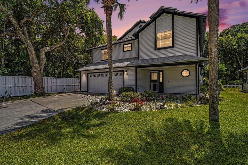 For Sale: $700,000 (4 beds, 3 baths, 2582 Square Feet)