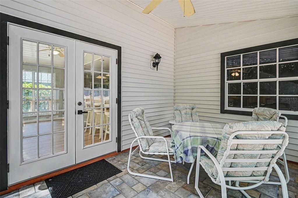 For Sale: $700,000 (4 beds, 3 baths, 2582 Square Feet)