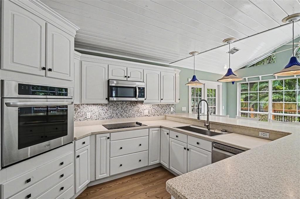 For Sale: $700,000 (4 beds, 3 baths, 2582 Square Feet)