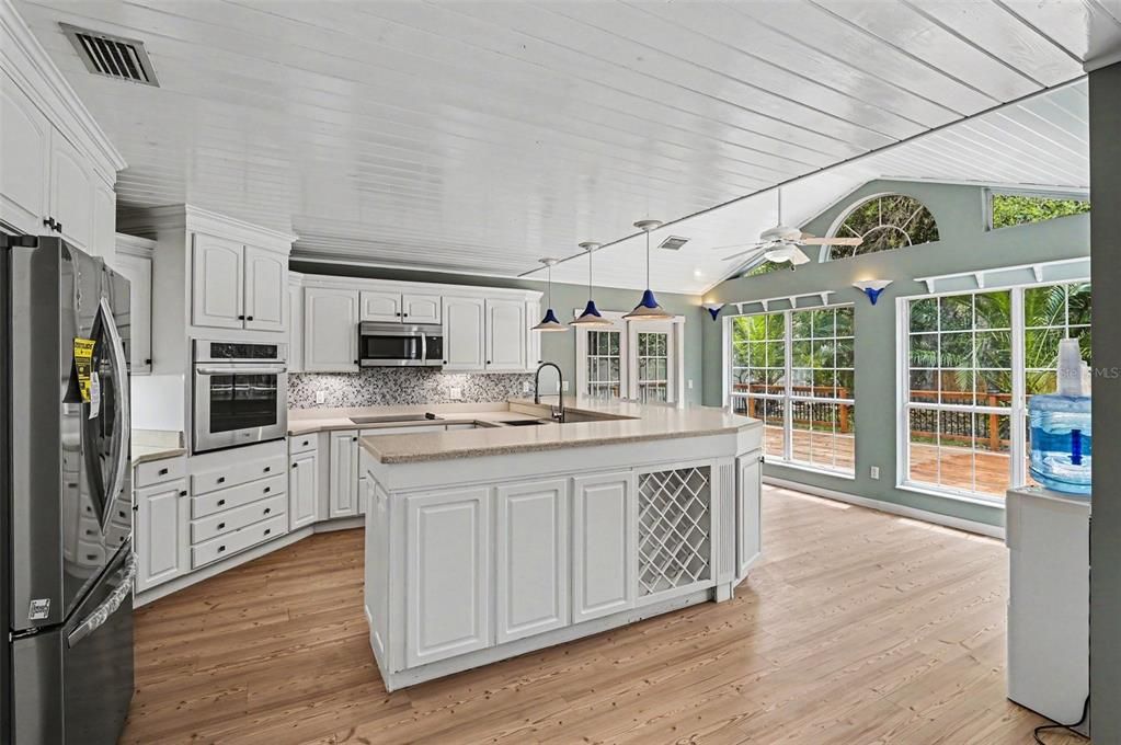 For Sale: $700,000 (4 beds, 3 baths, 2582 Square Feet)