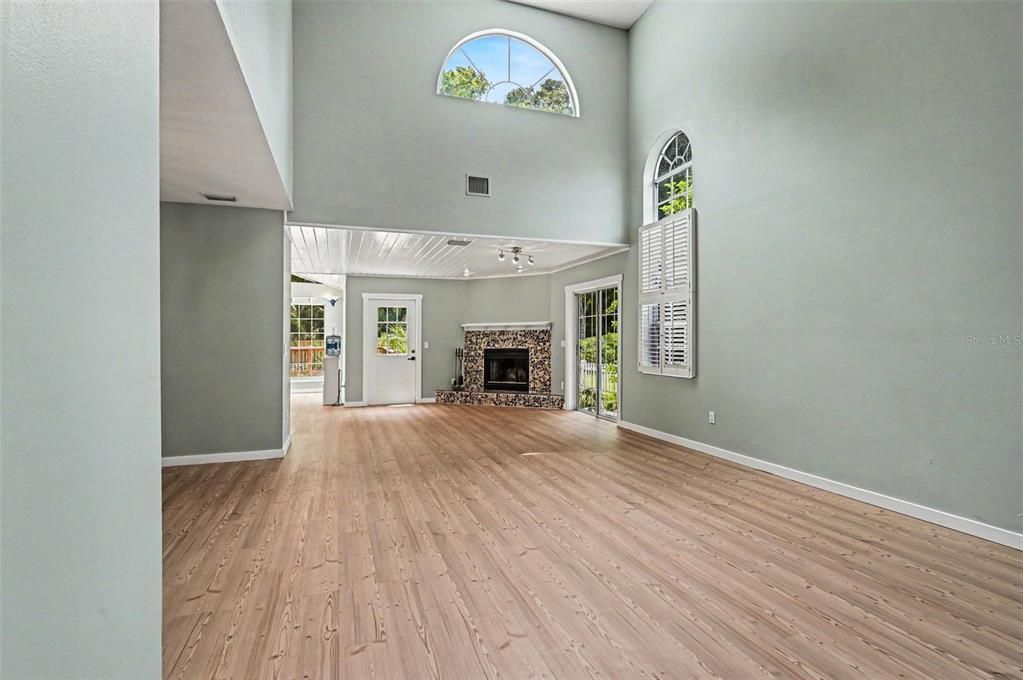 For Sale: $700,000 (4 beds, 3 baths, 2582 Square Feet)