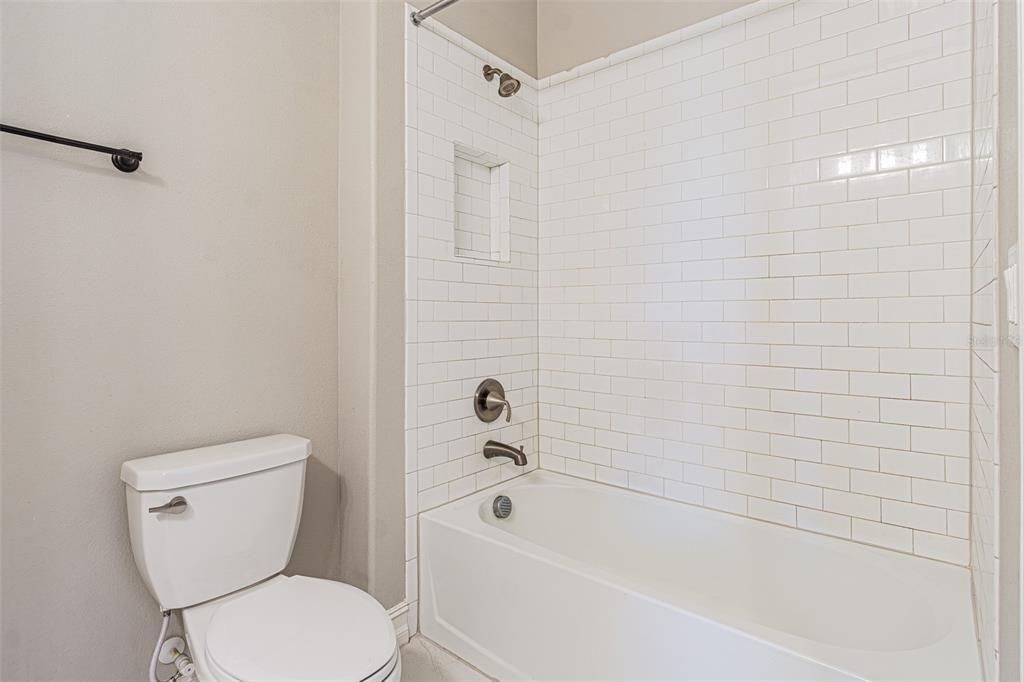 For Sale: $359,000 (3 beds, 2 baths, 1827 Square Feet)