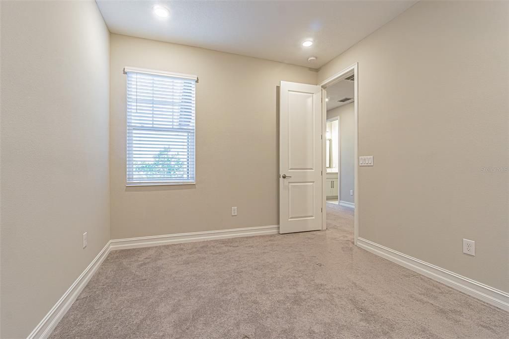 For Sale: $359,000 (3 beds, 2 baths, 1827 Square Feet)
