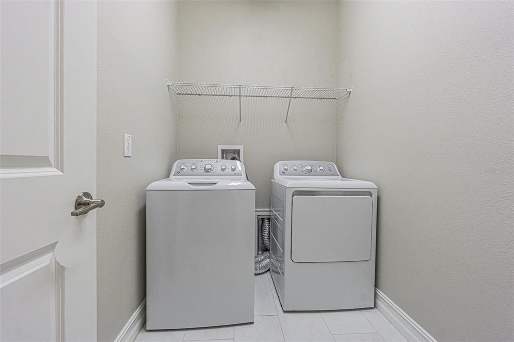 For Sale: $359,000 (3 beds, 2 baths, 1827 Square Feet)