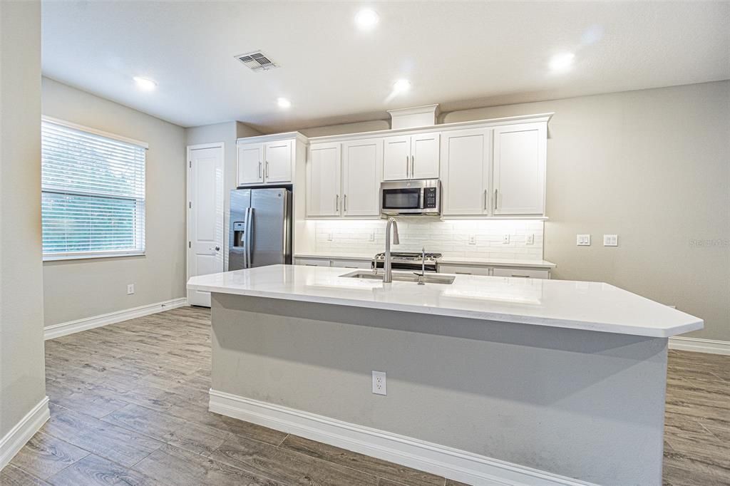 For Sale: $359,000 (3 beds, 2 baths, 1827 Square Feet)