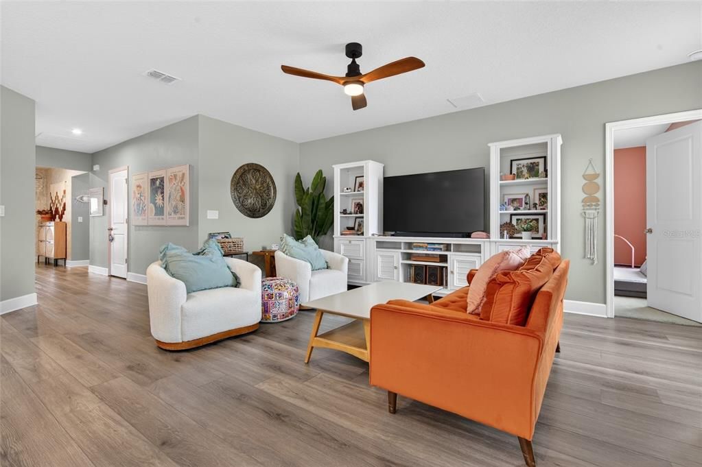 For Sale: $379,900 (3 beds, 2 baths, 1808 Square Feet)