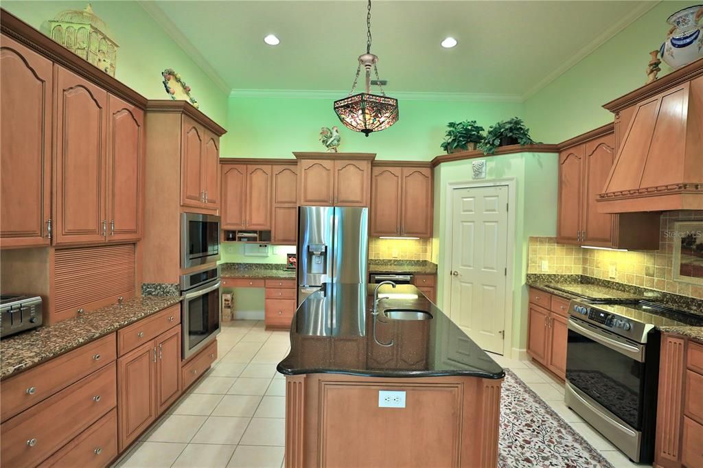 For Sale: $1,399,000 (4 beds, 4 baths, 4686 Square Feet)
