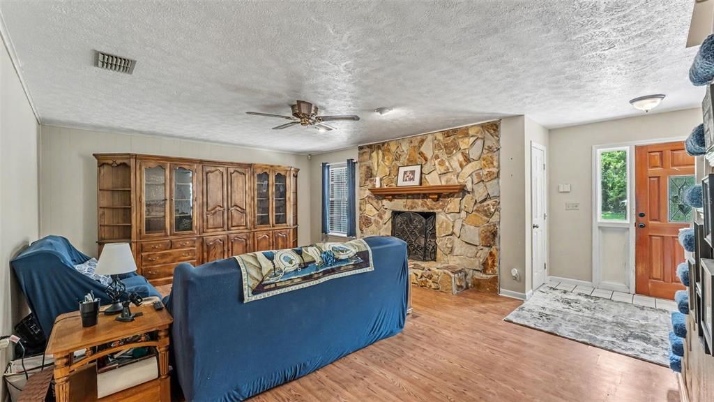 For Sale: $515,000 (4 beds, 3 baths, 2064 Square Feet)