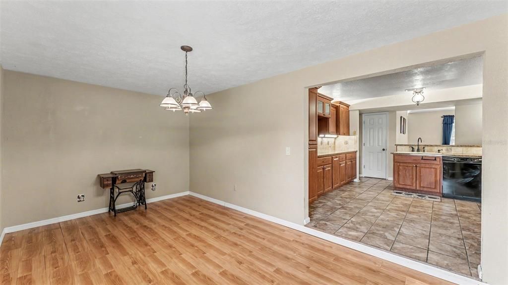 For Sale: $515,000 (4 beds, 3 baths, 2064 Square Feet)