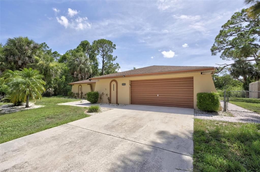 For Sale: $549,000 (3 beds, 2 baths, 2053 Square Feet)