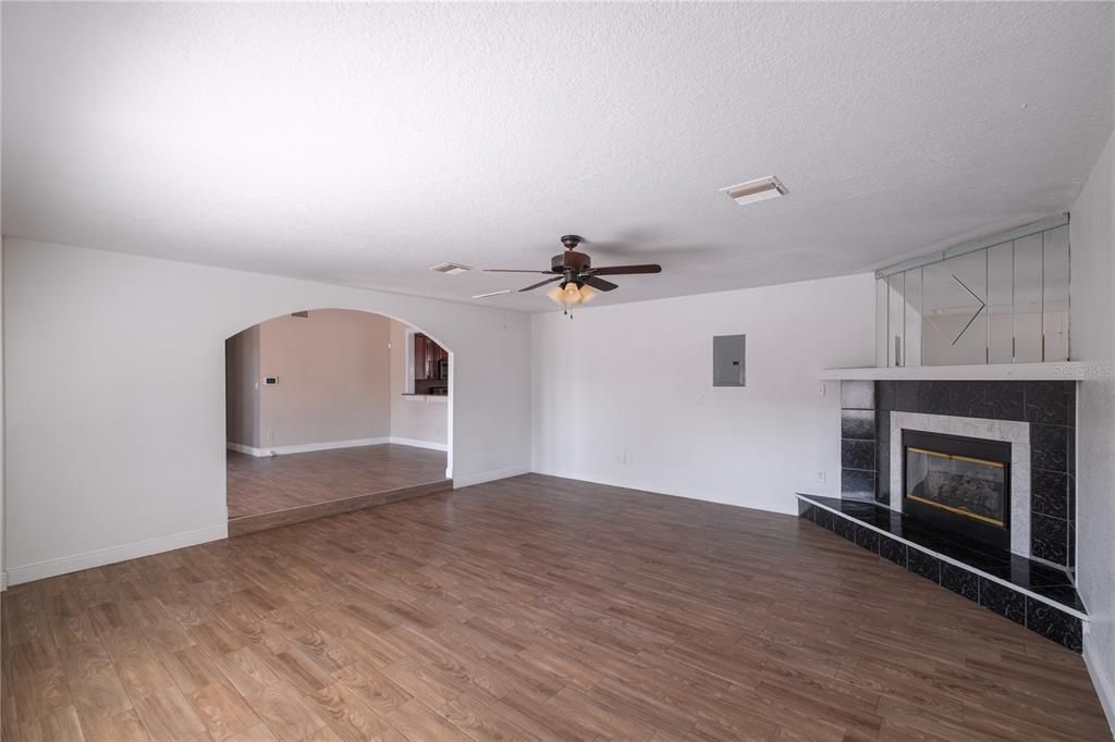 For Rent: $2,400 (3 beds, 2 baths, 1742 Square Feet)