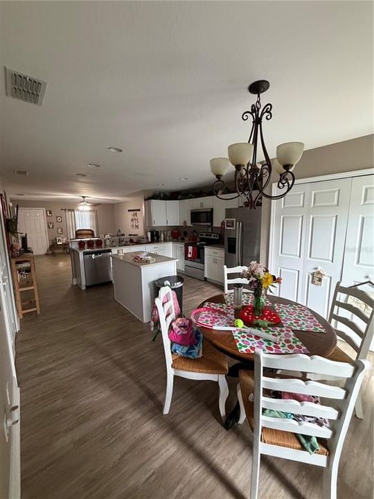 For Sale: $258,000 (3 beds, 2 baths, 1282 Square Feet)
