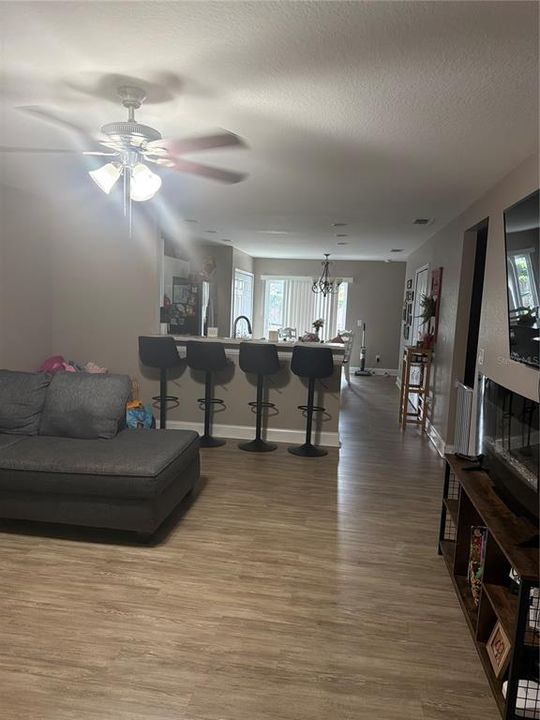 For Sale: $258,000 (3 beds, 2 baths, 1282 Square Feet)