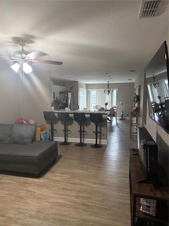 For Sale: $258,000 (3 beds, 2 baths, 1282 Square Feet)
