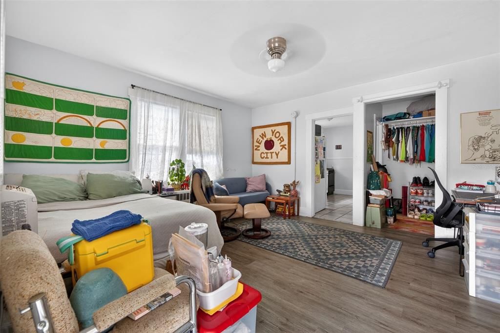 : $1,000,000 (5 camas, 0 baños, 3343 Pies cuadrados)